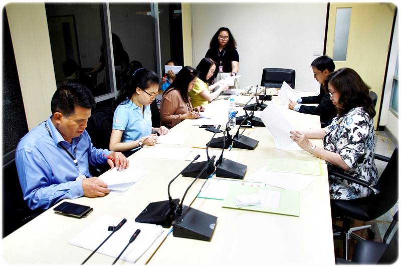 ﻿กรมบังคับคดีตรวจนับคะแนนการเลือกข้าราชการเพื่อเป็นอนุกรรมการใน อ.ก.พ.กรมบังคับคดี